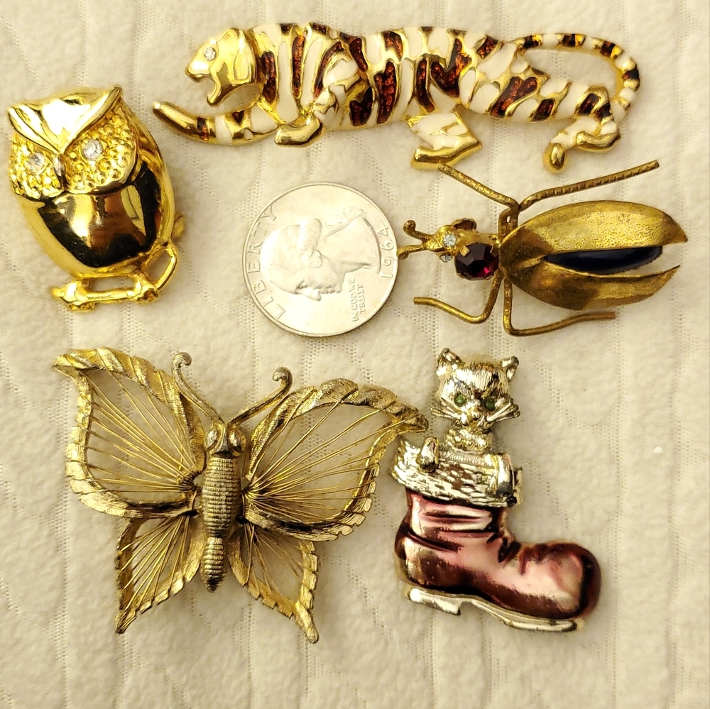 Lot of 5 vintage brooches